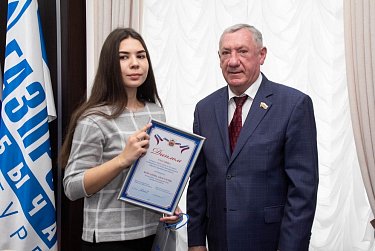 Награждены победители конкурса, посвященного 25-летию Законодательного Собрания
