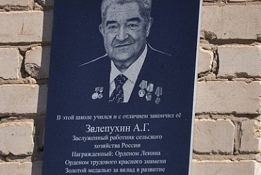 Рабочая поездка Александра Жаркова в Красногвардейский район