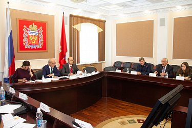 Депутаты решили законодательно поддержать студотряды