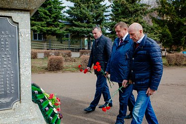 Депутаты провели День информации в Грачевском районе