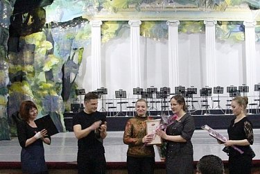 Татьяна Иванова поздравила творческий коллектив Оренбургского государственного областного театра музыкальной комедии