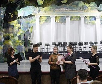 Татьяна Иванова поздравила творческий коллектив Оренбургского государственного областного театра музыкальной комедии
