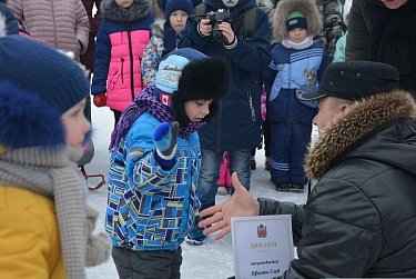 Василий Тишин побывал на открытии катка в парке «Строителей»