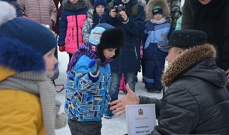 Василий Тишин побывал на открытии катка в парке «Строителей»