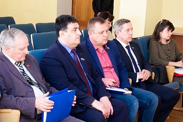 Депутаты-коммунисты провели пресс-конференцию