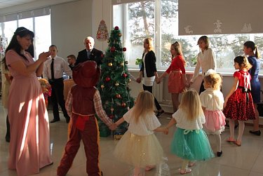 В Илекском районе стартовала акция «Дед Мороз – единоросс»