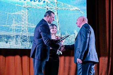 Олег Димов поздравил энергетиков