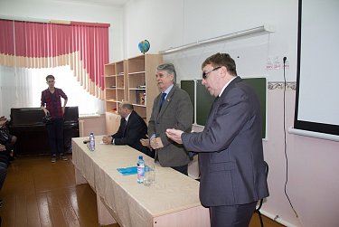 Парламентарии посетили Октябрьский район