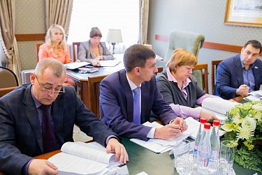 Депутаты обсудили поступившие законопроекты