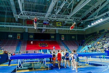 Оренбург принимает командный Чемпионат России по прыжкам на батуте