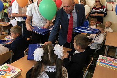 Депутаты пошли в школу