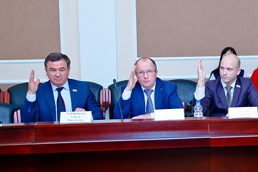 На заседании комитета по аграрно-промышленному комплексу