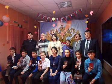 Ермек Алкулов поздравил школьников с получением паспортов