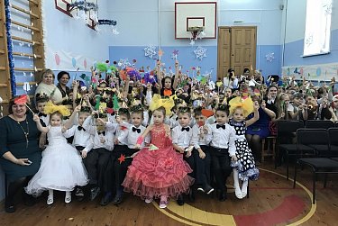 Новый год стучится в двери