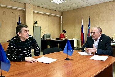 Депутаты провели приемы граждан