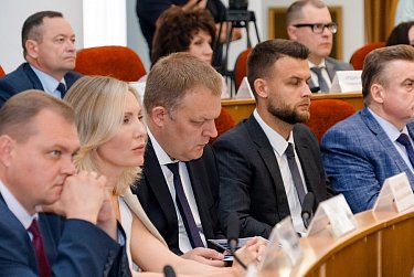 Губернатор отчитался перед депутатами Заксобрания