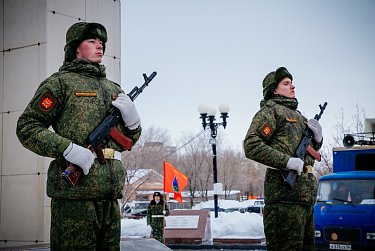 Помним героев