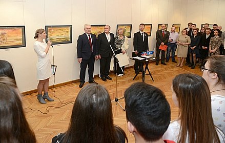 В Оренбурге открылась выставка «Пейзажи Донбасса в акварелях»