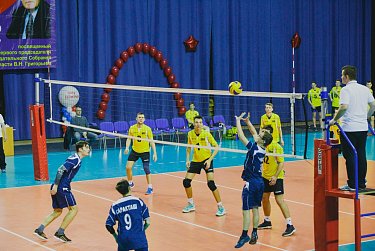 В Оренбурге проходит волейбольный турнир