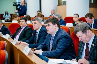 На заседании Законодательного Собрания области