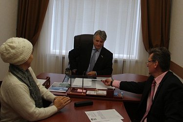 Александр Жарков провел прием в Октябрьском районе