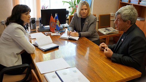 Депутаты фракции ЛДПР посетили Пономаревский район