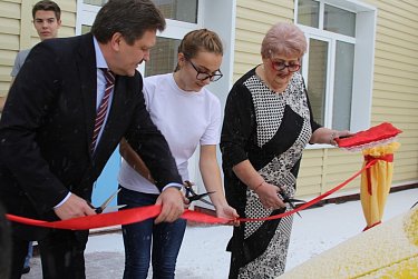 Евгений Маслов: «Новый автобус станет хорошей подмогой Новотроицкой школе-интернату»
