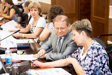 Депутаты подняли тему доступности объектов и услуг для инвалидов  