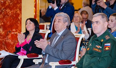 Губернатор вручил госнаграды