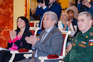 Губернатор вручил госнаграды