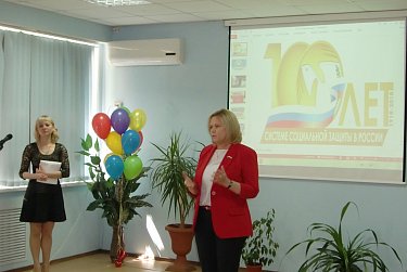 Депутаты поздравили работников социальной защиты населения Оренбуржья