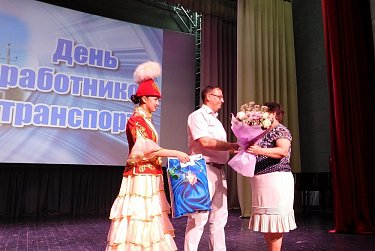 Депутаты поздравили работников железных дорог 