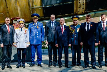 Торжественная церемония началась с минуты молчания