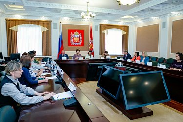 В Законодательном Собрании рассматривается обязательный публичный отчет губернатора Оренбургской области