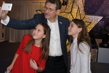 «Жизнь украшают сказками, у сказок дивный свет…»