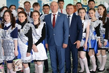 Аркадий Швецов пожелал успехов выпускникам
