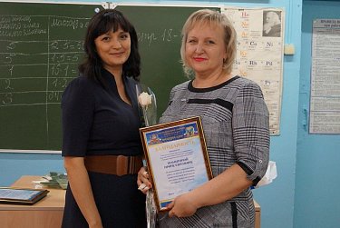 Педагоги принимают поздравления с профессиональным праздником