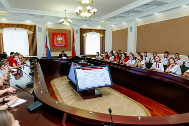 «Парламентский урок» провел Олег Димов