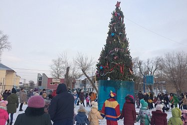Новогодние подарки от депутатов