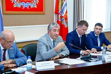 В центре внимания – развитие парламентского движения в России