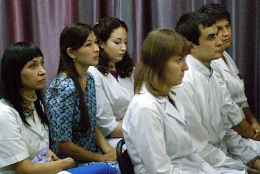 Татьяна Шукурова поздравила молодых врачей с началом профессиональной деятельности 