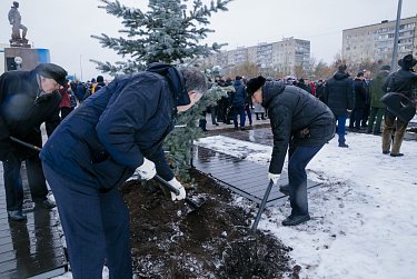 В Оренбурге открыт памятник Герою России Александру Прохоренко 