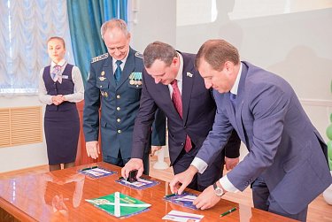 Олег Димов поздравил работников таможенной службы