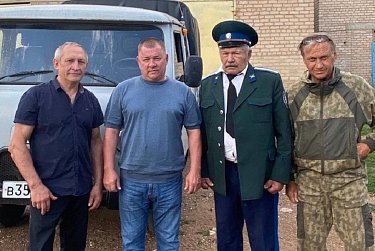 Каждый стремится внести свою лепту и передать частицу тепла