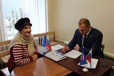Депутаты провели приемы граждан