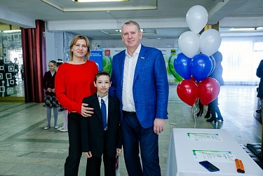 Депутаты наградили юных исследователей – участников конкурса «Дебют»