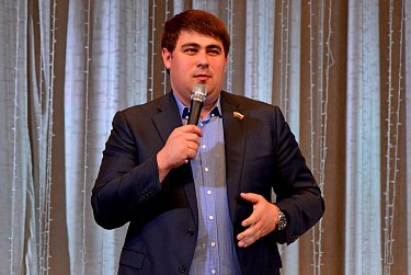 Выпускники оренбургских лицеев принимают поздравления