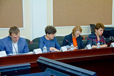 В комитете по экономической политике обсудили поправки ко второму чтению проекта бюджета области  