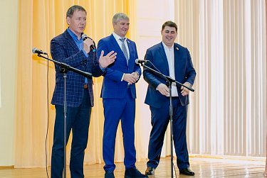 Депутаты оценили работы юных исследователей