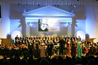 На отчетном концерте студентов и преподавателей института искусств